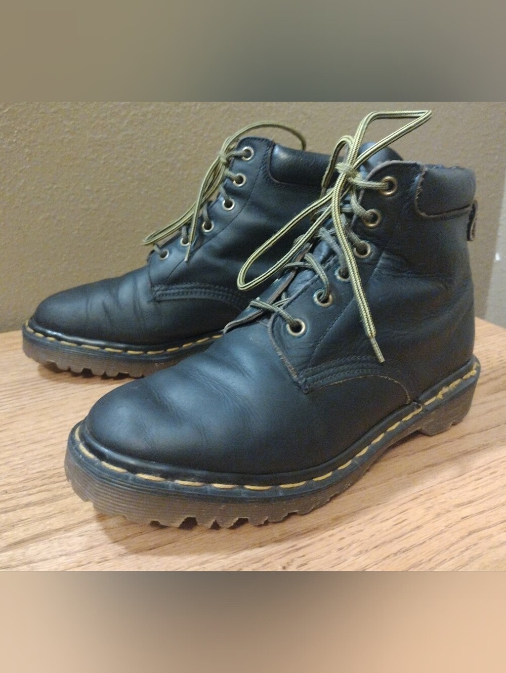 VTG '90s DOC DR. MARTENS (MIE). US Women's Size 6 (UK 4) 939 Padded Collar Boots